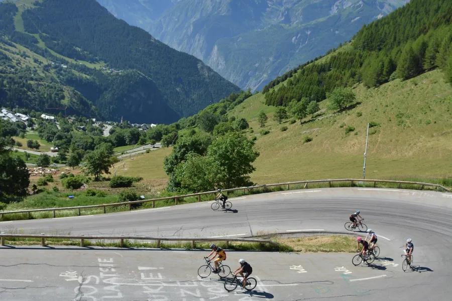 mont-e-de-l-alpe-d-huez-guide-de-l-ascension-v-lo